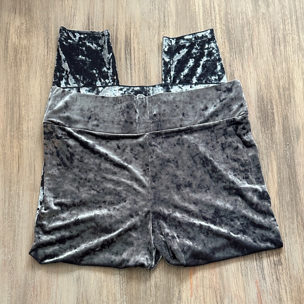 Lou & Grey Loft Velvet Leggings